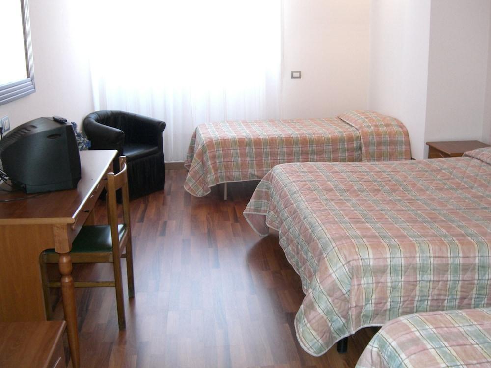 Hotel Golden Ρίμινι Εξωτερικό φωτογραφία