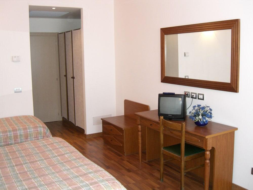 Hotel Golden Ρίμινι Εξωτερικό φωτογραφία