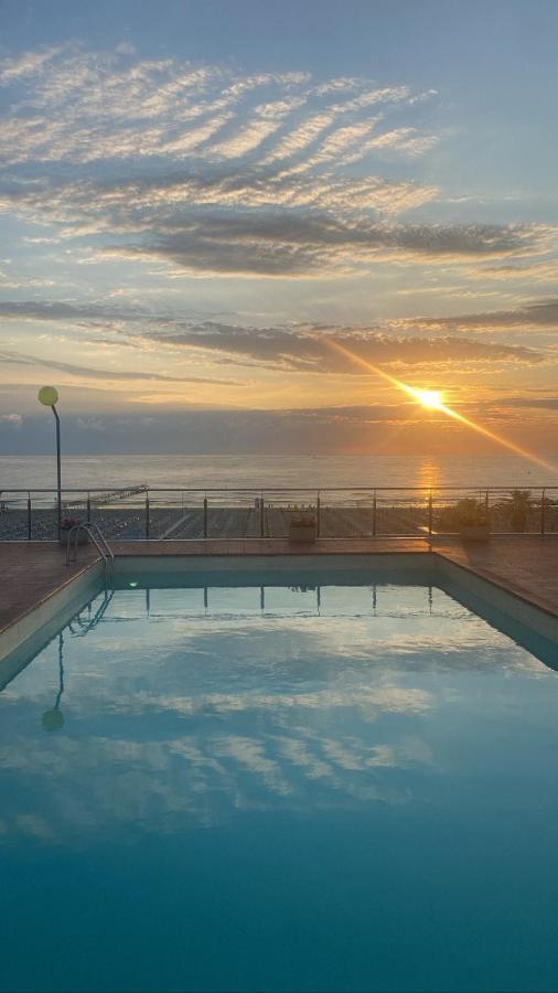 Hotel Golden Ρίμινι Εξωτερικό φωτογραφία