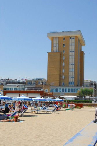 Hotel Golden Ρίμινι Εξωτερικό φωτογραφία