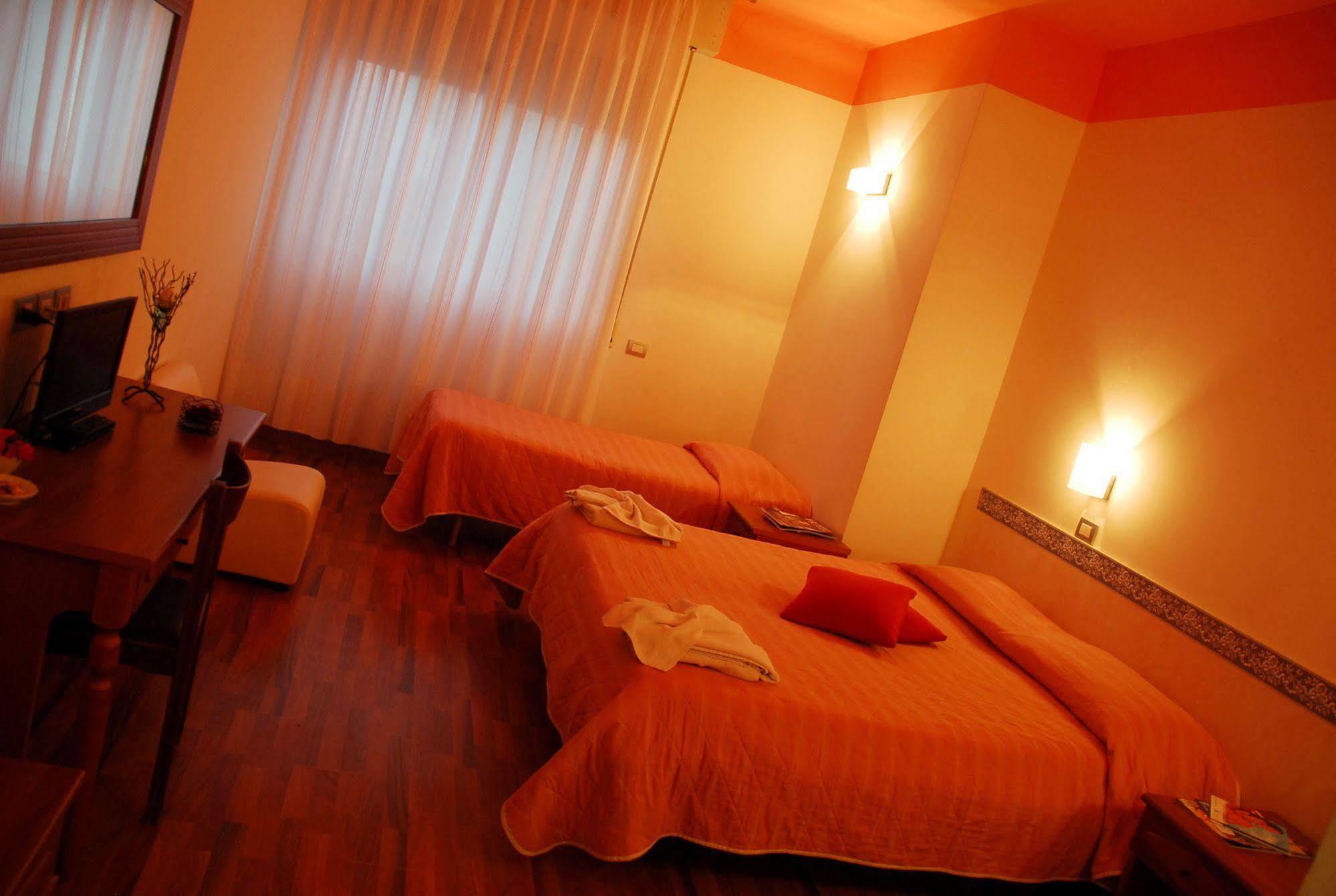 Hotel Golden Ρίμινι Εξωτερικό φωτογραφία